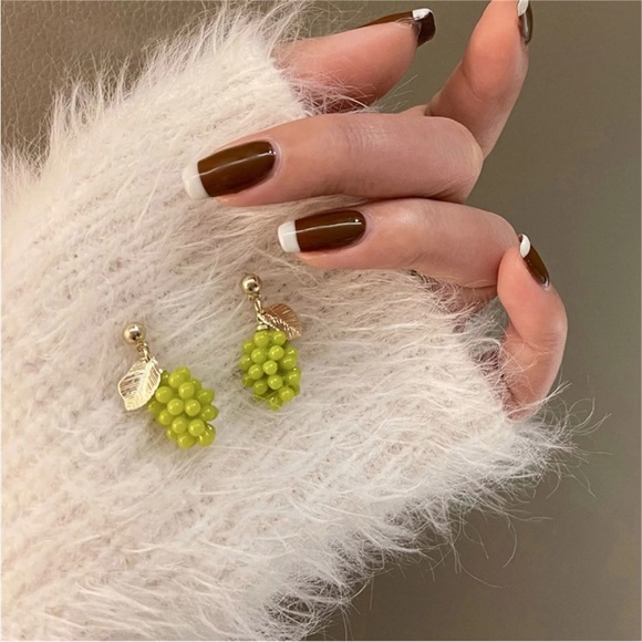 Earrings - Picture 15 of 16